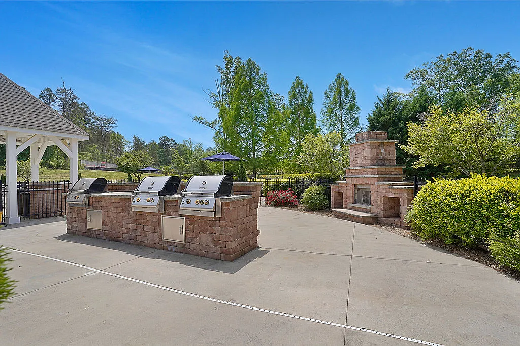 Reserve at Stone Hollow — Photo 2