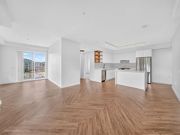 3rd image of 3229 Saint Johns St #506