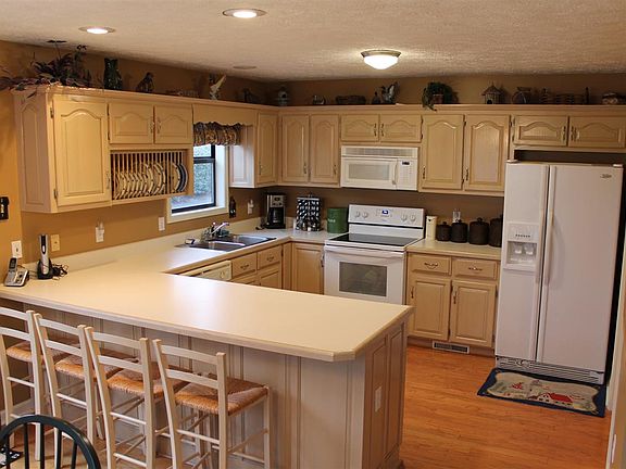 5th image of 525 River Cliff Ln