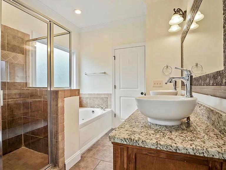 710 Valley St — Photo 38