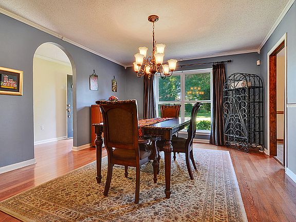 FORMAL DINING