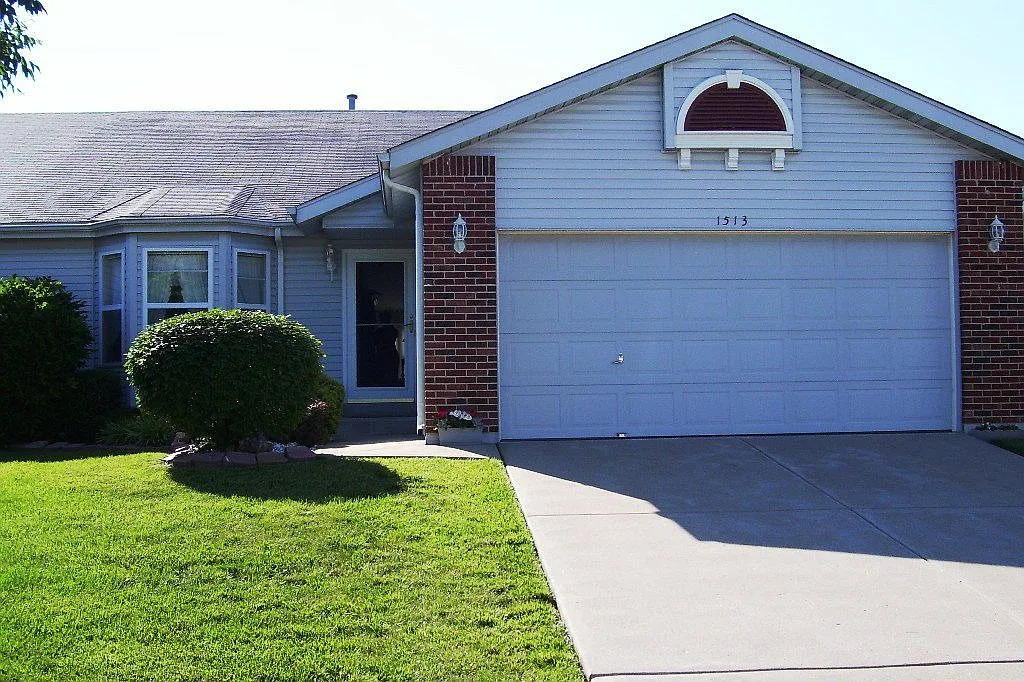1513 Lienemann Dr photo 1