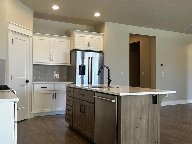 3440 E Girdner Dr — Photo 8