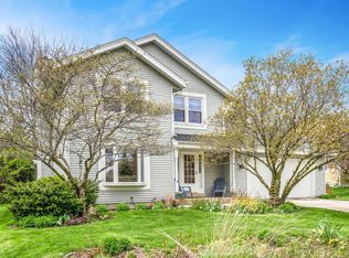 4345 S Regal Manor Dr, New Berlin, WI 53151