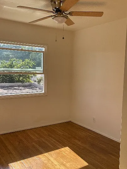 Silverlake Garden Apartments — Photo 9