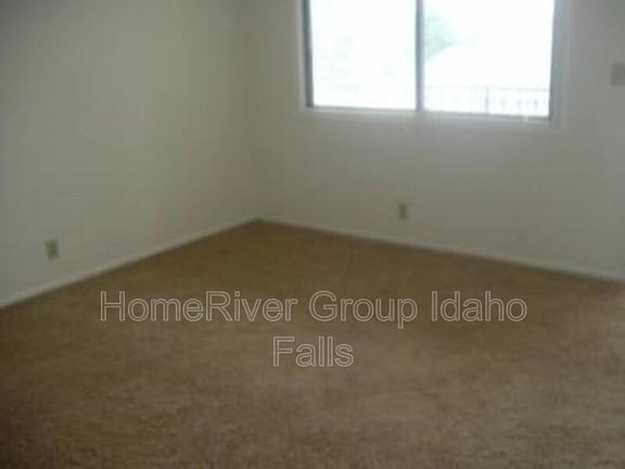 4th image of 2490 1st St