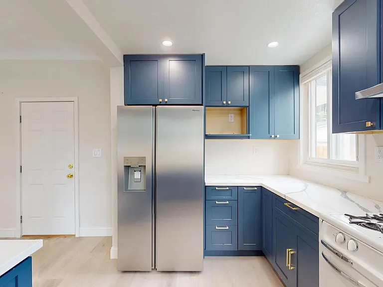 976 Masson Ave — Photo 8