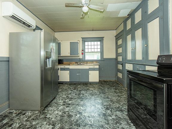 4th image of 220 W Greene St