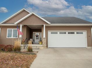 1303 Meadow View Ln, Waverly, IA 50677