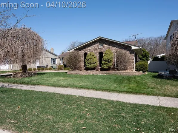 14284 Balmoral St, Riverview, MI 48193