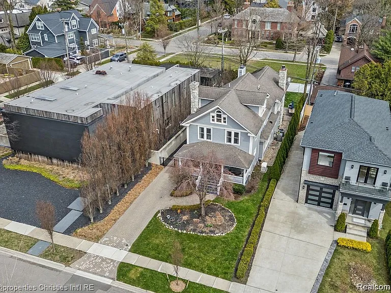 731 S Bates St — Photo 46