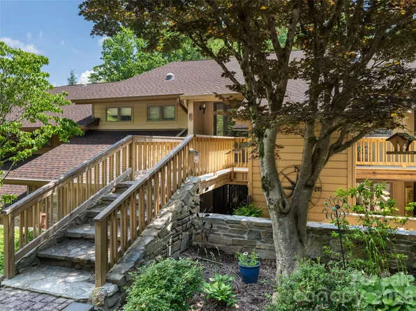 112 Live Oak Ln, Hendersonville, NC 28791