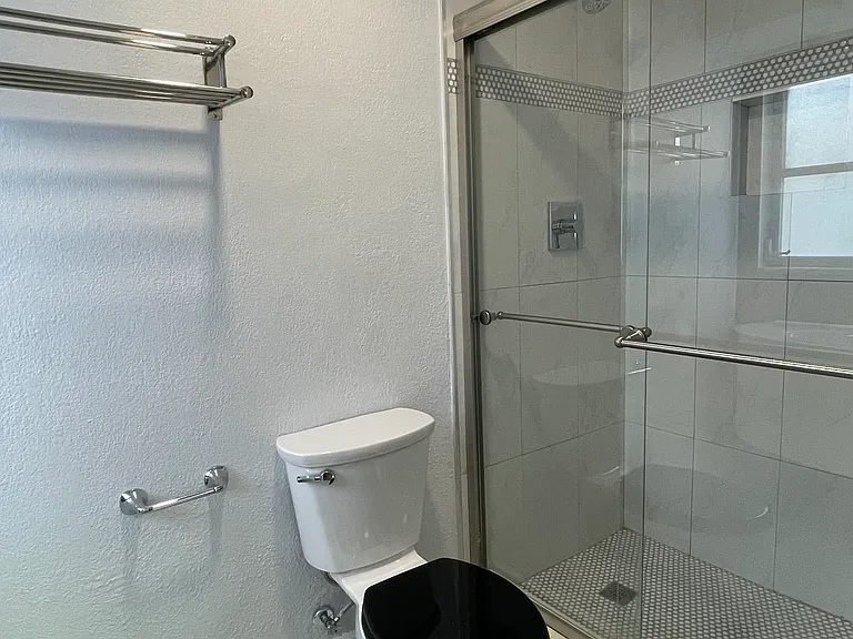 1395 Ambassador Dr — Photo 24