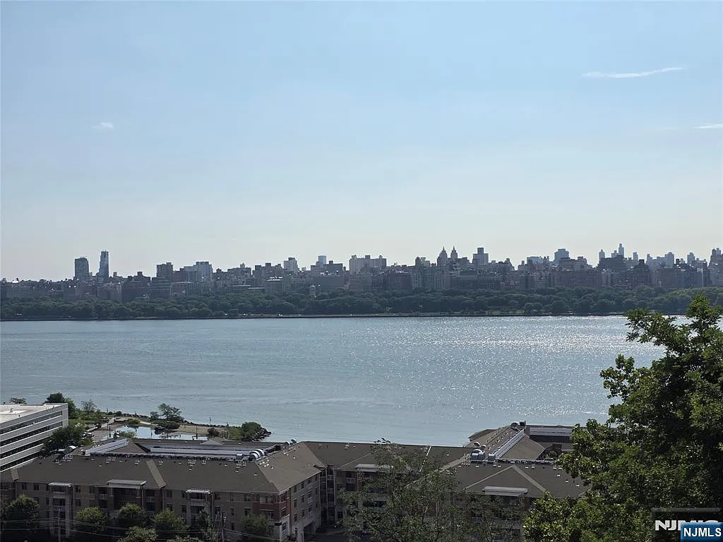 2 bed, 1.0 bath, $3,450 — Photo 2