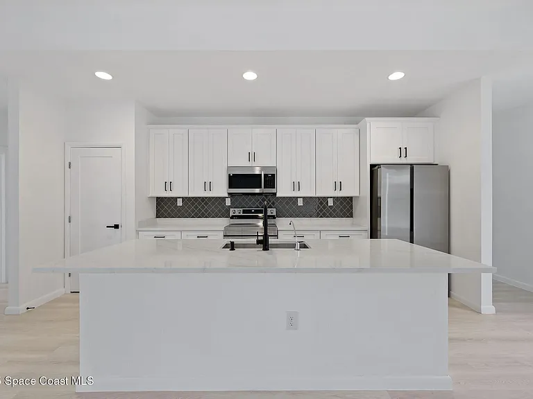 746 Harriet Ave — Photo 13
