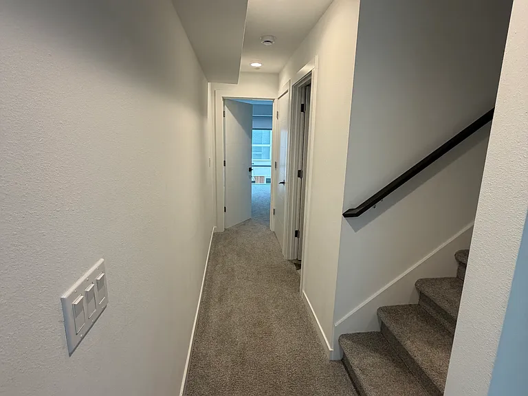 907 Hiawatha Pl S #E — Photo 10