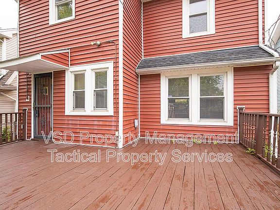 3rd image of 860 Clarence Rd