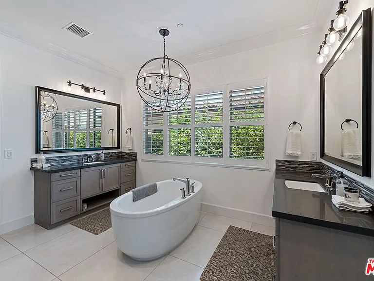 55140 Spring Creek Ct — Photo 11