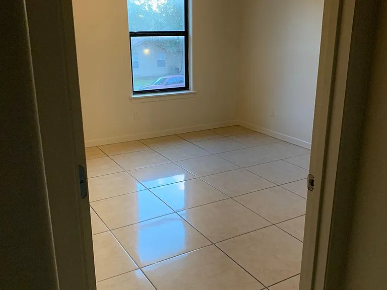 409 E Ulex Ave #E — Photo 6