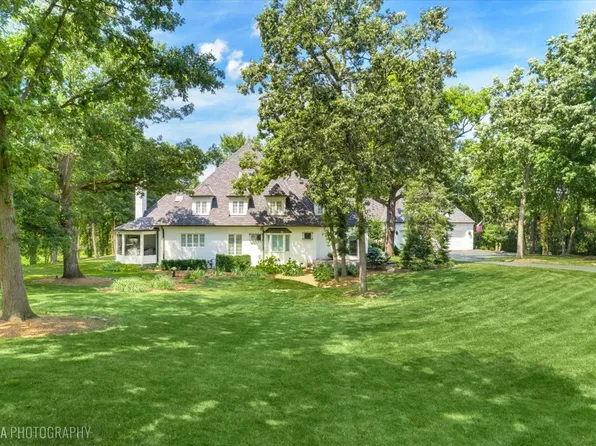 166 N Buckley Rd, Barrington, IL 60010