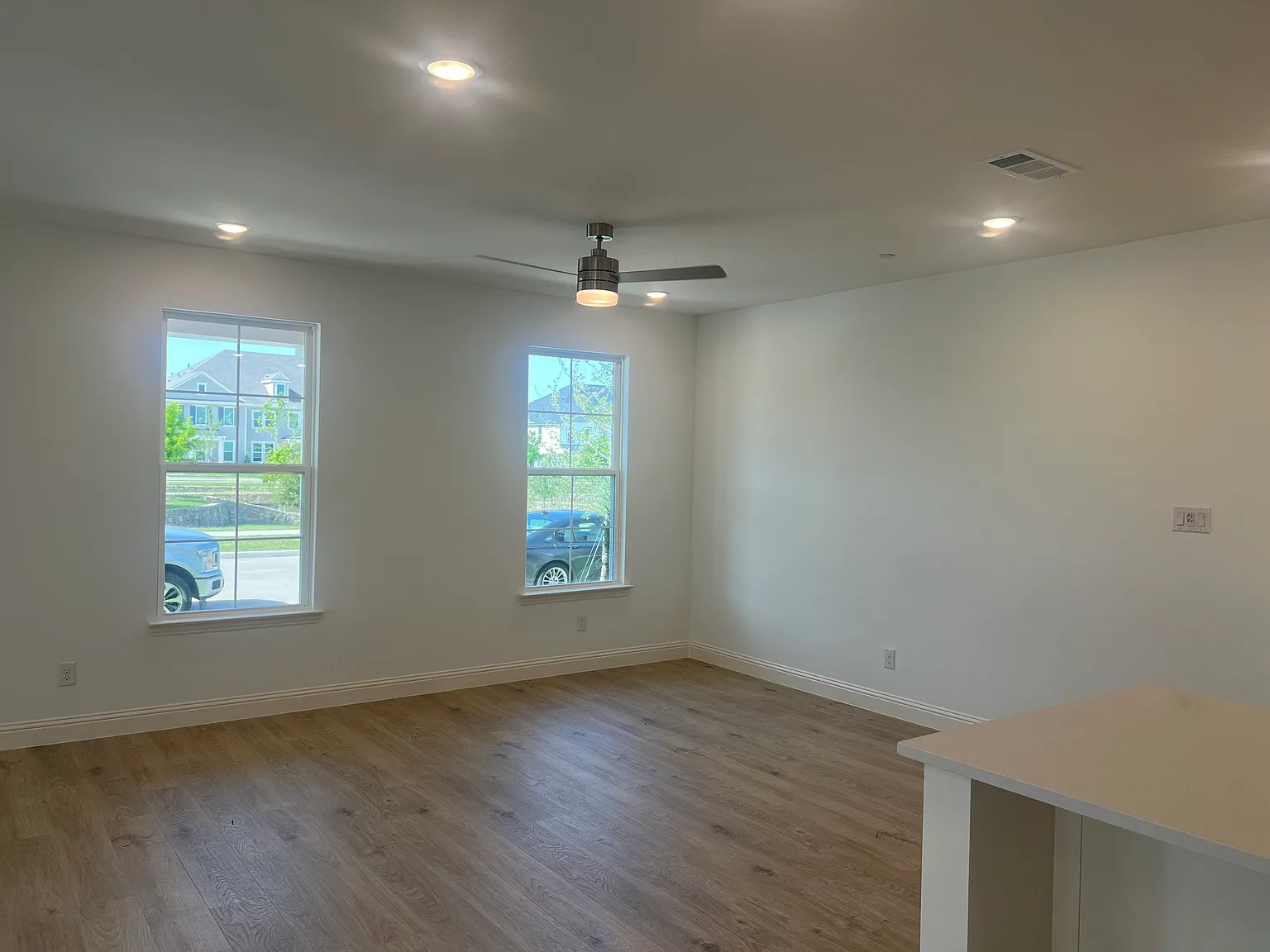 3 bed, 2.5 bath, 2277 sqft, $3,195 — Photo 4