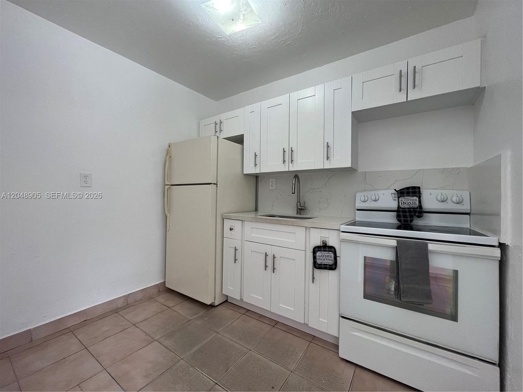 3028 NW 2nd St, photo 9