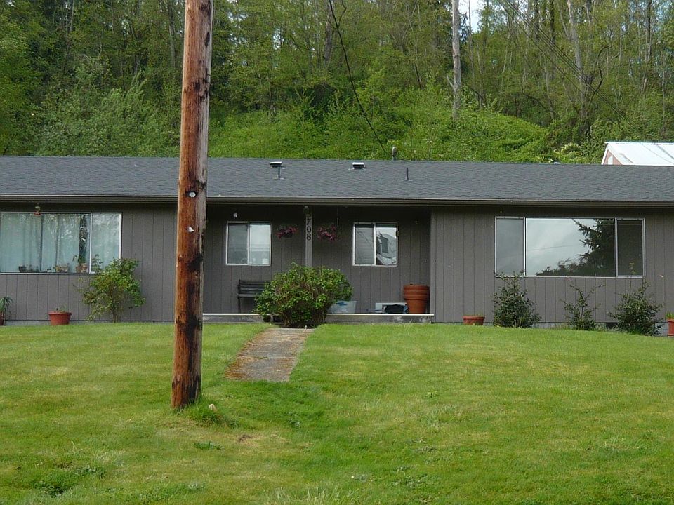 A side on your right is available. Quiet couple next door. New roof and fresh paint on this well maintained property.
