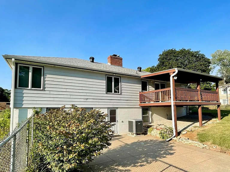 8235 Browne St — Photo 2