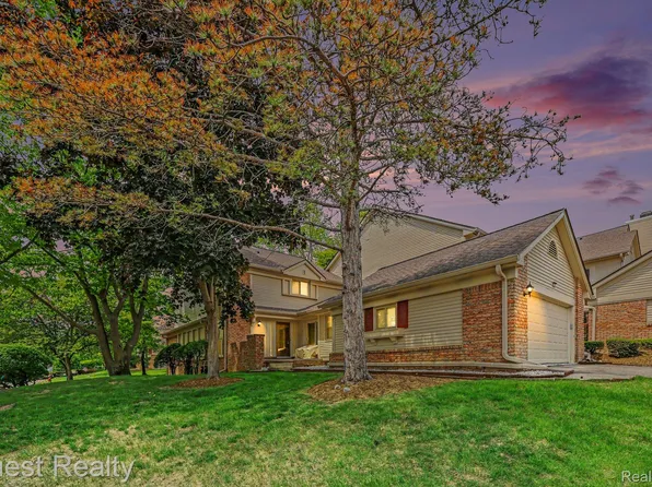 6893 Pebble Park Cir, West Bloomfield, MI 48322