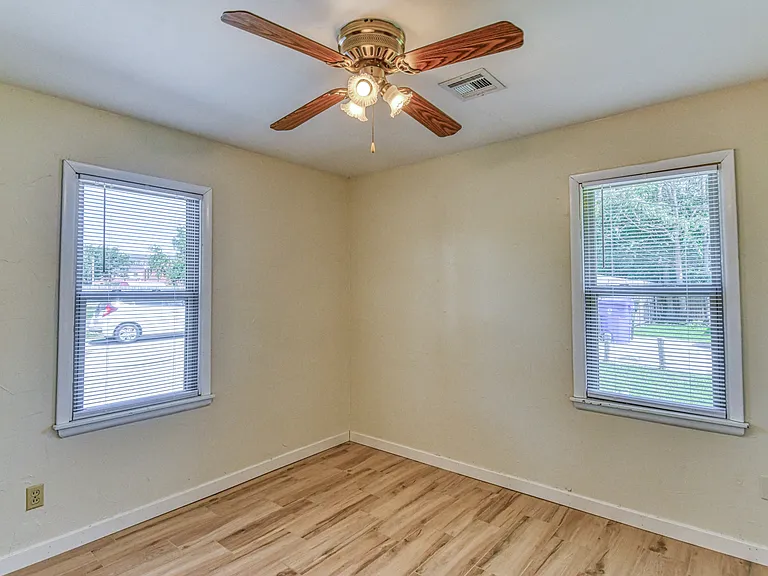 103 W Duffy St — Photo 11