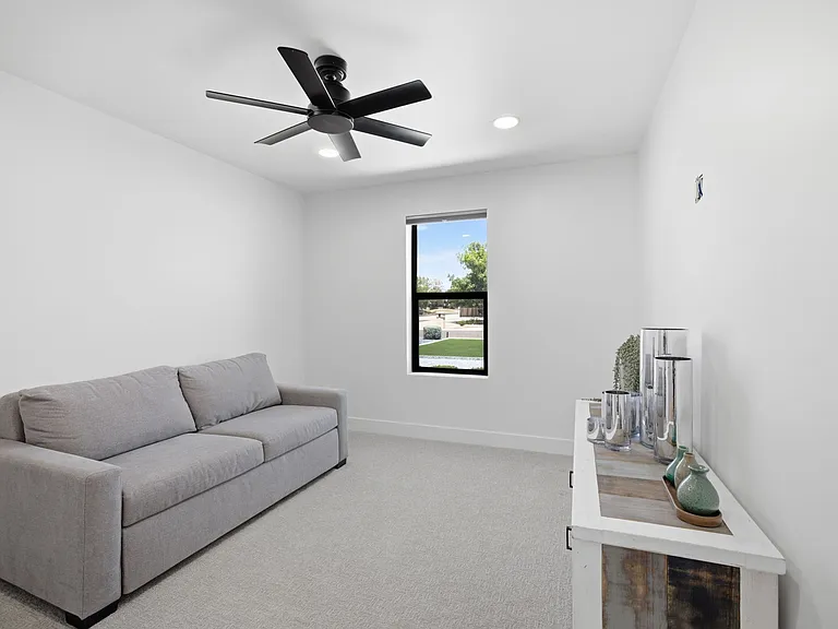 8401 E Cortez St — Photo 29