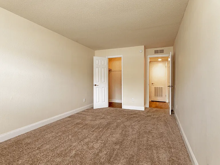 Oak Manor Apartment Homes — Photo 10