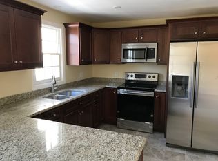 651 Main Rd, Westport, MA 02790