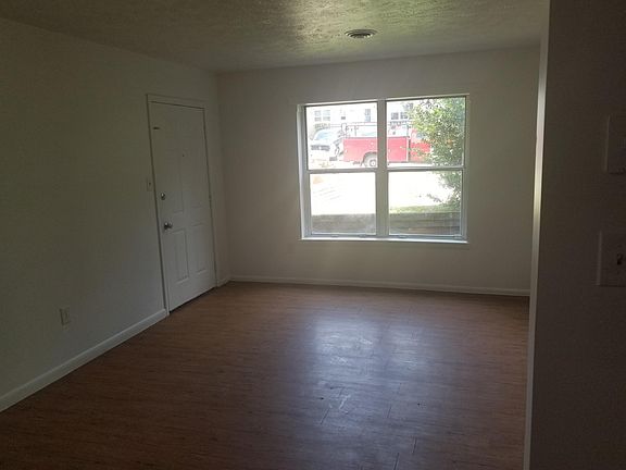 3rd image of 325 Cherrydale Ave #6