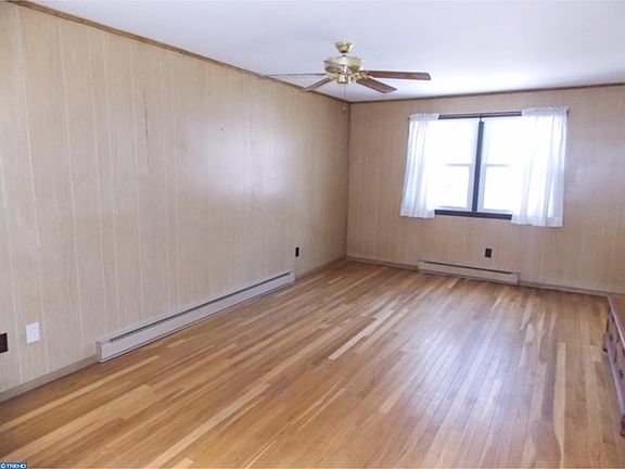 4th image of 40 Woodhill Dr