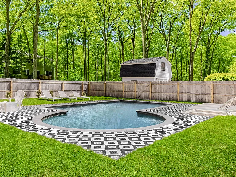7 Quantuck Bay Ln — Photo 2
