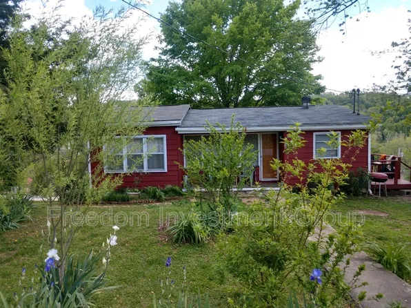 530 Sewanee St, Harriman, TN 37748