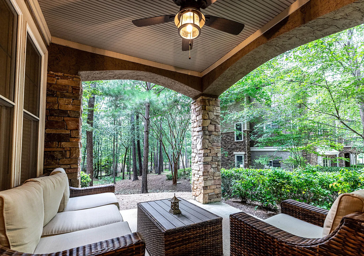 2 bed, $3,200 — Photo 1