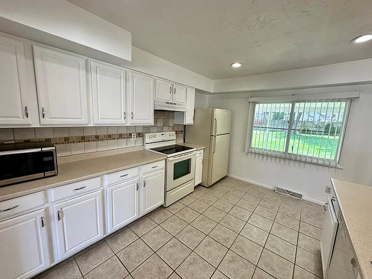1942 Crooked Oak Dr — Photo 21
