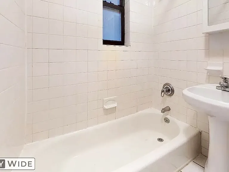 330 E 93rd St #3A — Photo 4