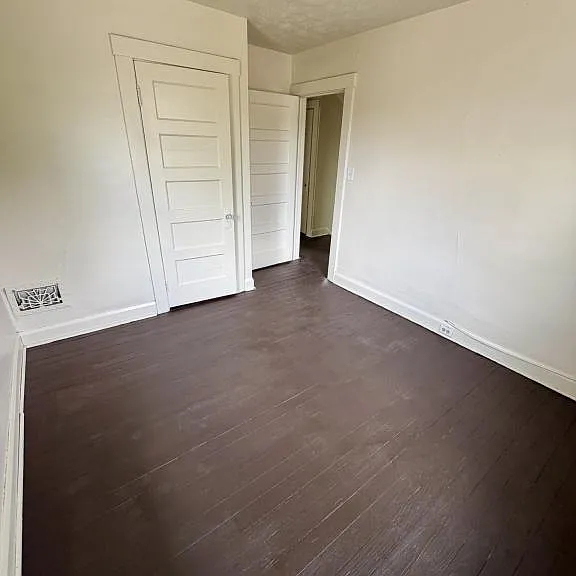 1725 Midland Ave — Photo 13