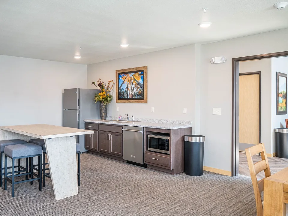 1221 Enterprise Dr E