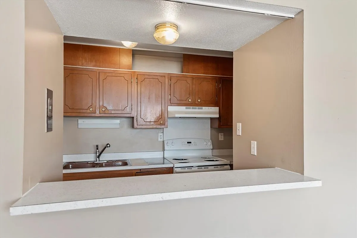 Brick Haven - 117 - Unit 9 — Photo 3