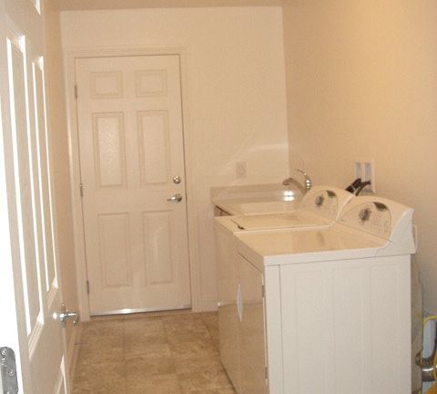 5th image of 9585 Greensburg Ave