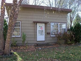 1st image of 907 5th St W