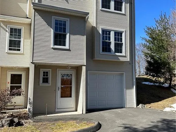 40 Deerwood Lane #11, Waterbury, CT 06704