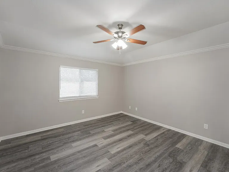 7811 Iris Glen Ln — Photo 10