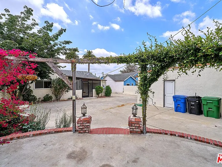 1120 S Plymouth Blvd — Photo 28