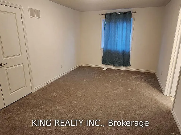 373 Russell St — Photo 17