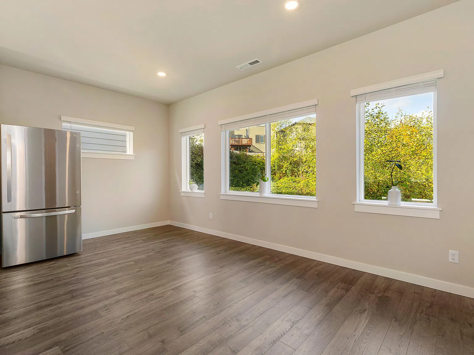 3 bed, 2127 sqft, $3,300 — Photo 3